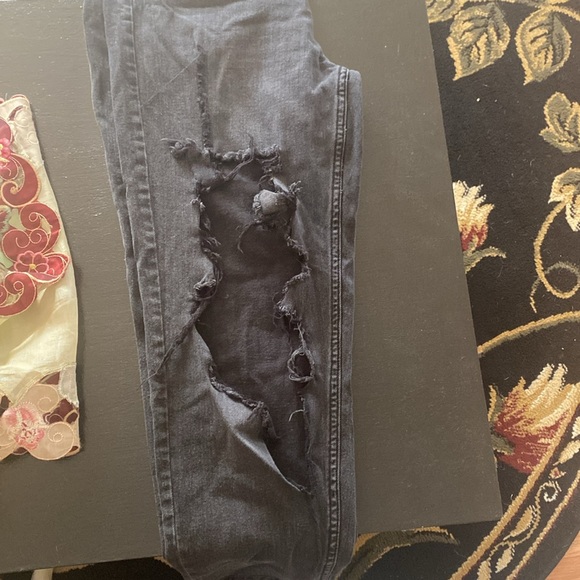 Distressed capri - Picture 3 of 3